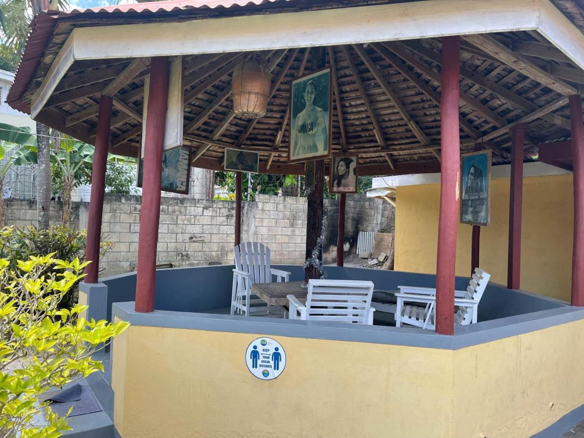 Little Shaw Park Guest house 2*