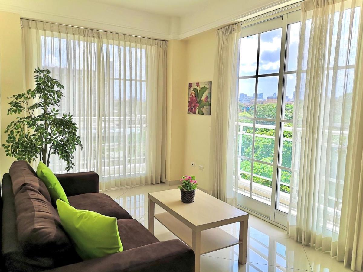 Shakey Aparthotel