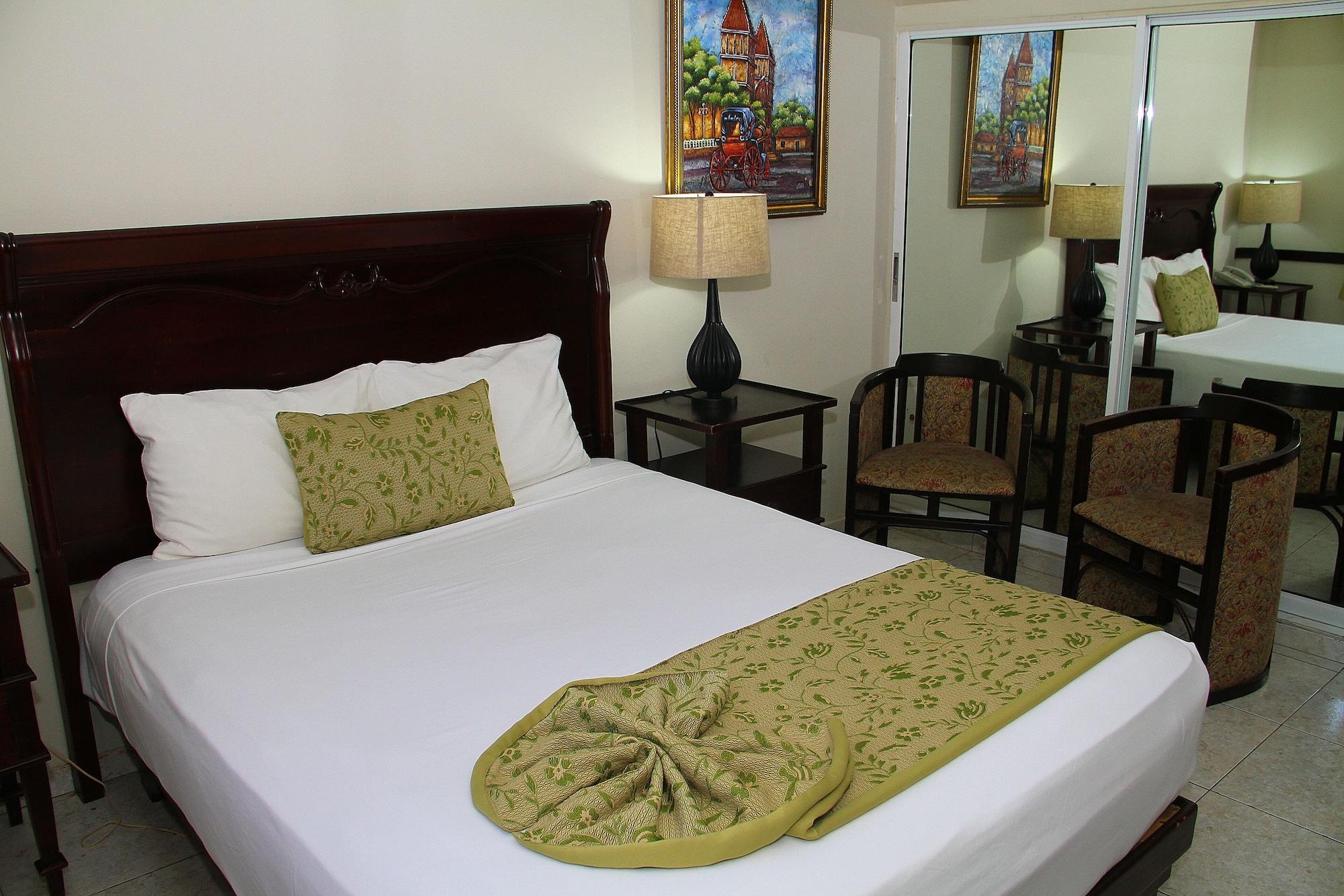 Platino & Casino Hotel 3*