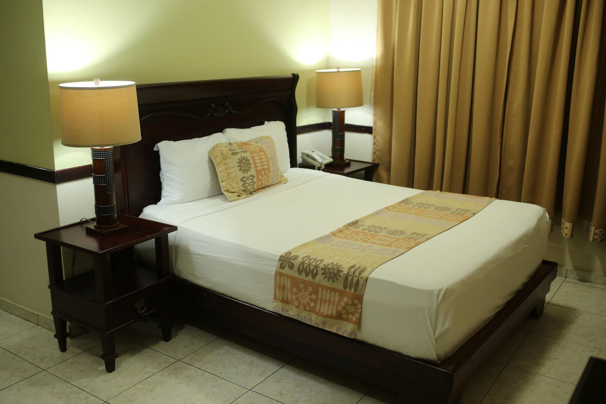 Platino & Casino Hotel 3*