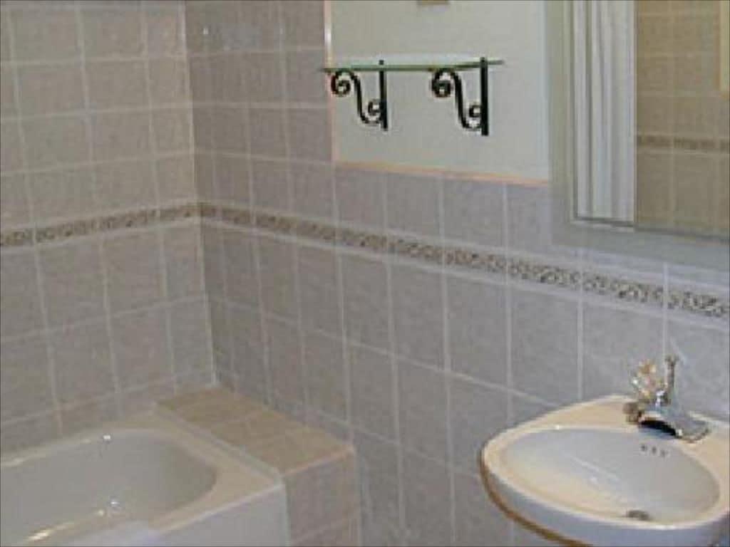 Bar-b-barn Beach Hotel 2*