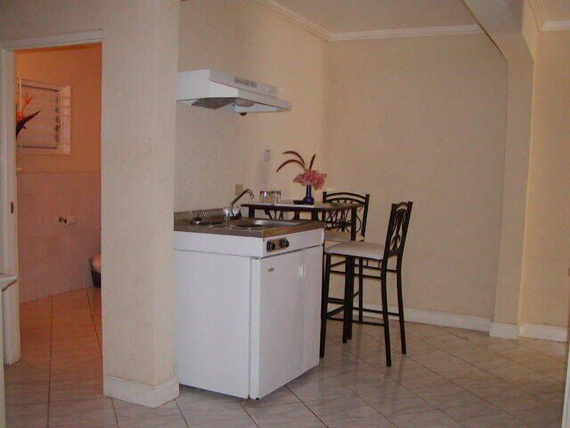 Hotel Bar-b-barn Beach 2*