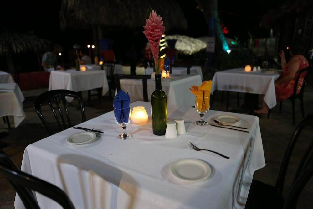 Bar-b-barn Beach Hotel