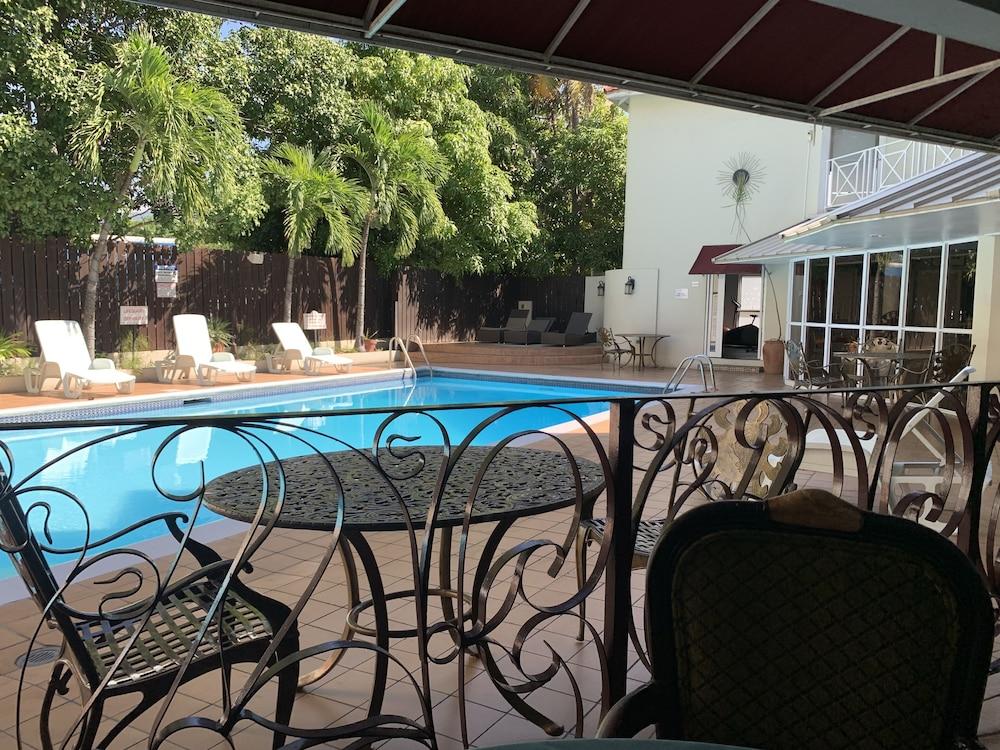 Altamont Court Hotel 3*