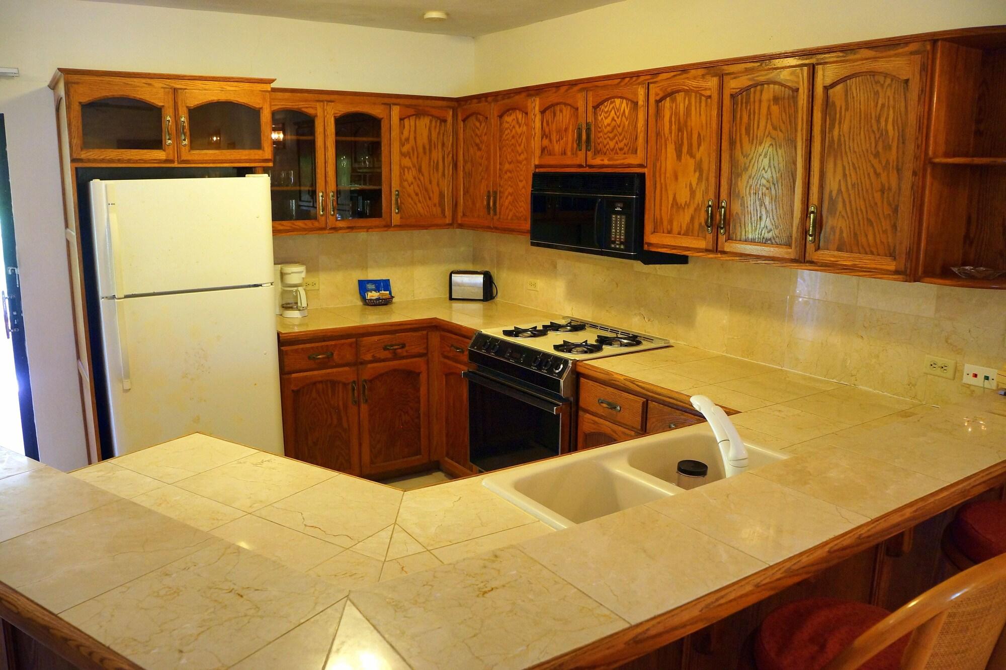 Paradise Cove 3*
