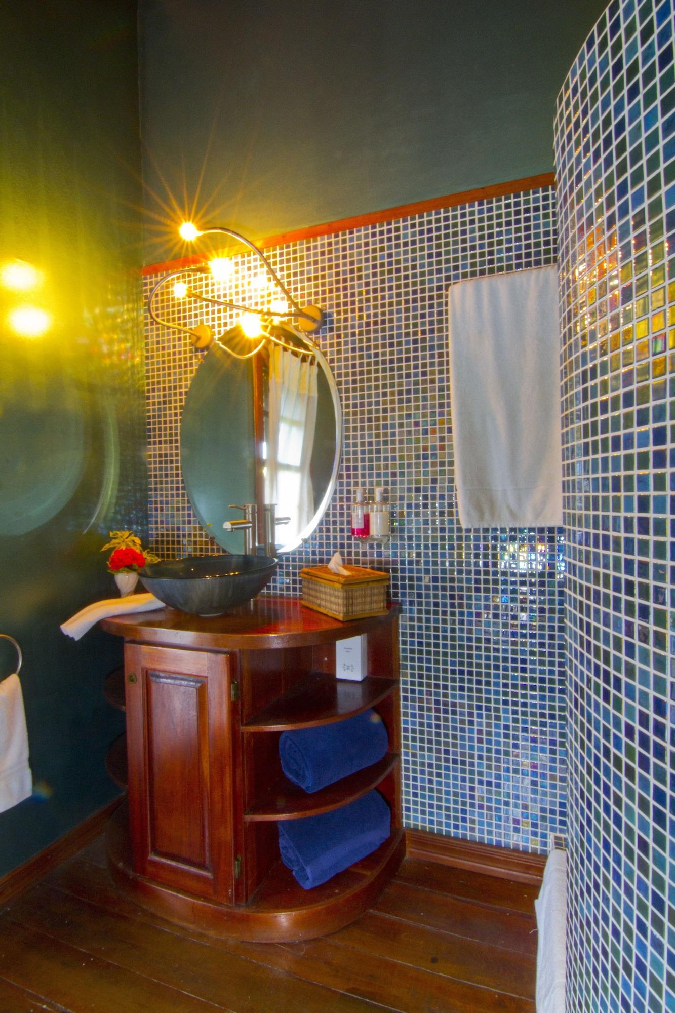 Le Phare Bleu Boutique And Marina