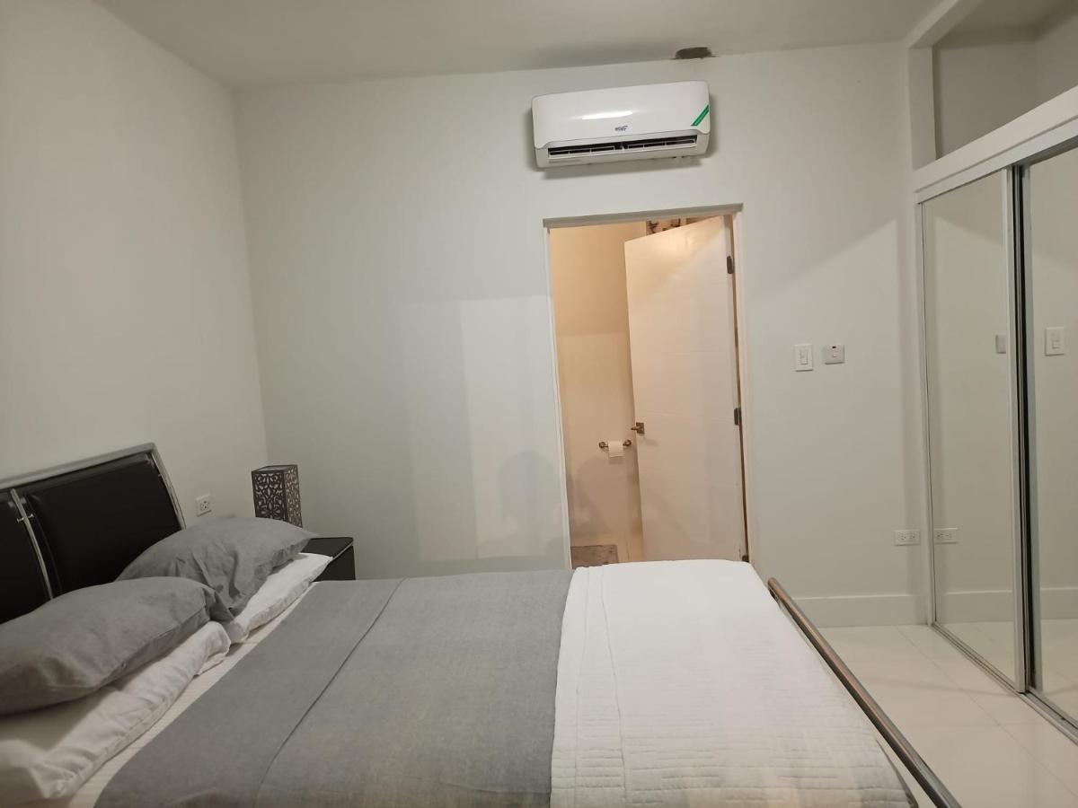 Luxury 2 Bedroom Rooftop Pool View Unit #3 *