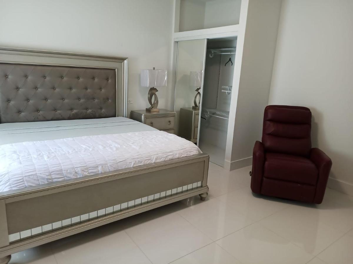 Luxury 2 Bedroom Rooftop Pool View Unit #3