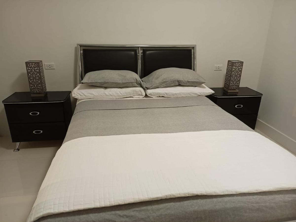 Luxury 2 Bedroom Rooftop Pool View Unit #3 *