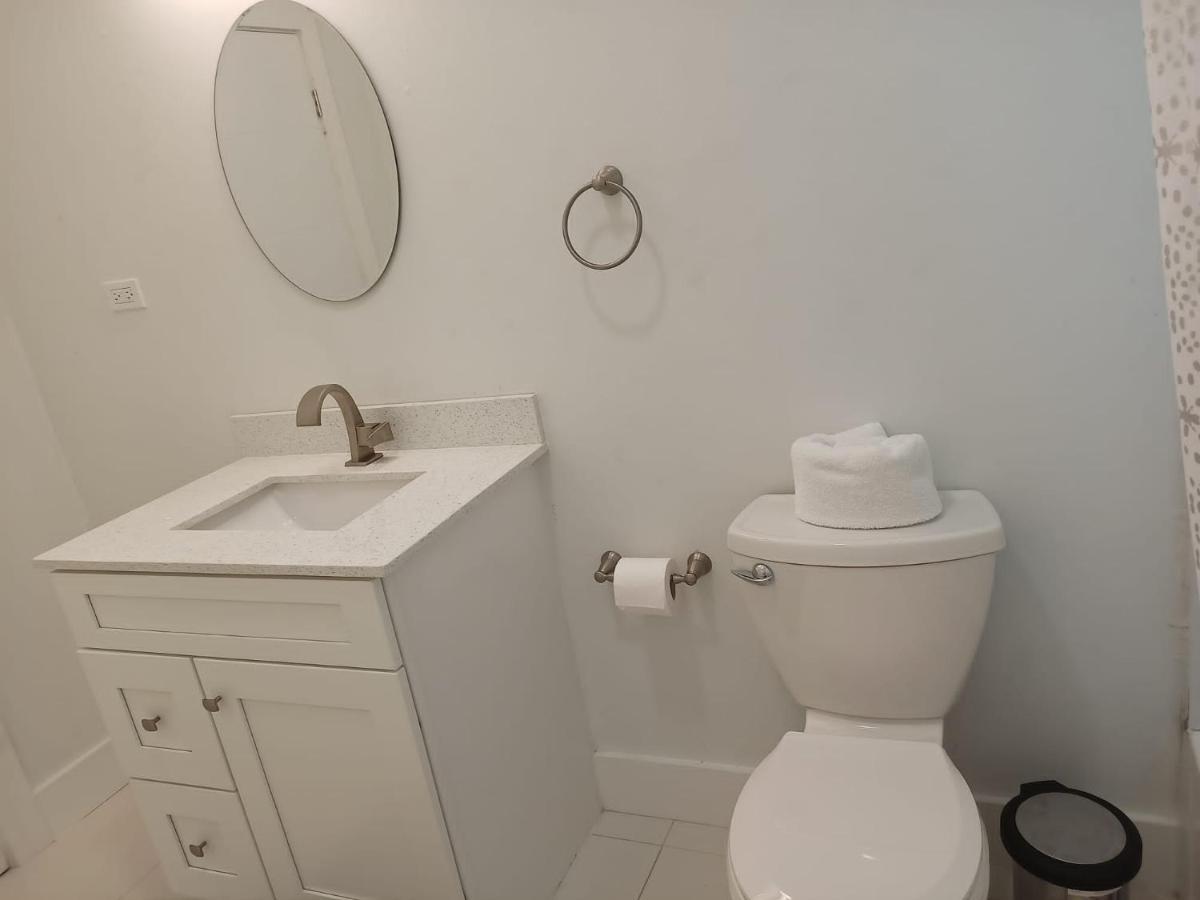 Luxury 2 Bedroom Rooftop Pool View Unit #3 *
