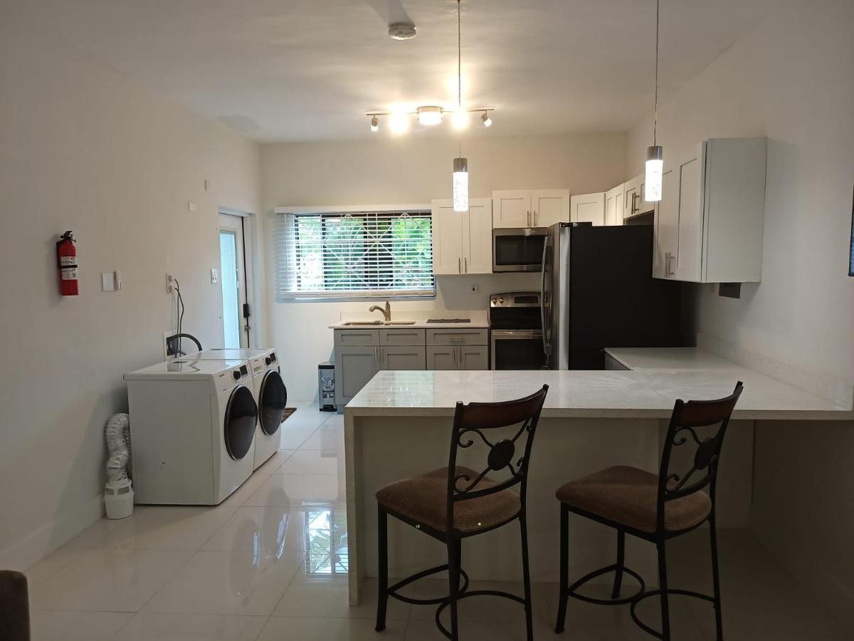 Luxury 2 Bedroom Rooftop Pool View Unit #3 Pousada Falmouth