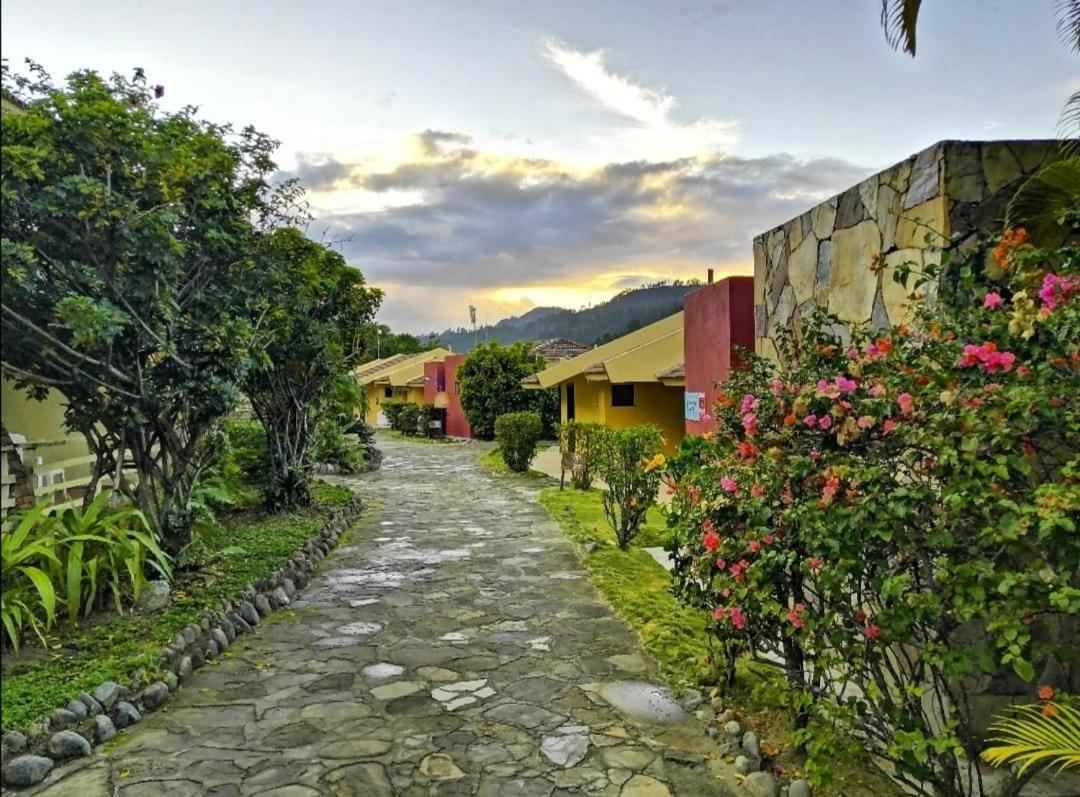 Hotel River Club &