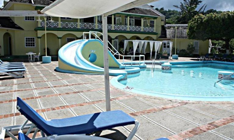 Private 2 Bedroom Beachfront Penthouse Ocho Rios, Jamaica Ocho Rios