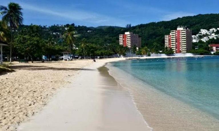 Private 2 Bedroom Beachfront Penthouse Ocho Rios, Jamaica Apartment *