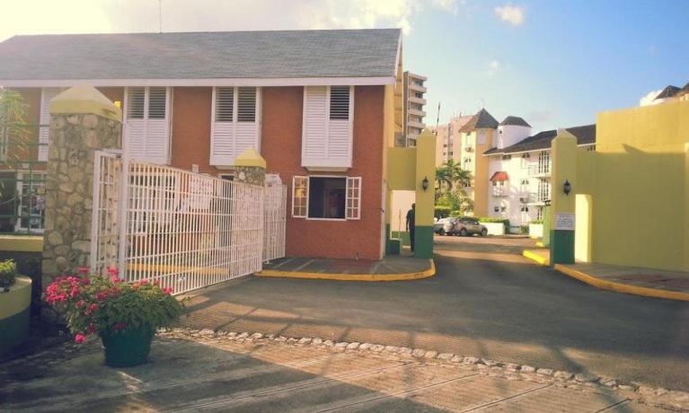Private 2 Bedroom Beachfront Penthouse Ocho Rios, Jamaica * Ocho Rios