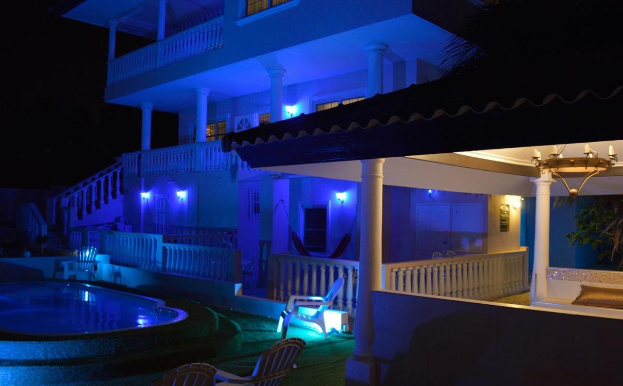 Adonai Hotel Boutique Hotel Willemstad