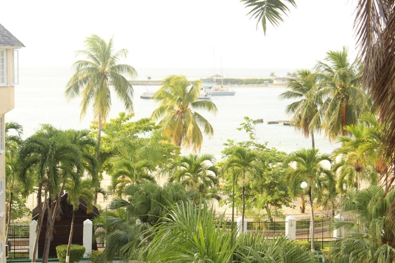 Apartment Private 2 Bedroom Beachfront Penthouse Ocho Rios, Jamaica