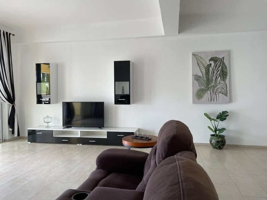Apartment Spring Garden Mobay Luxurious *