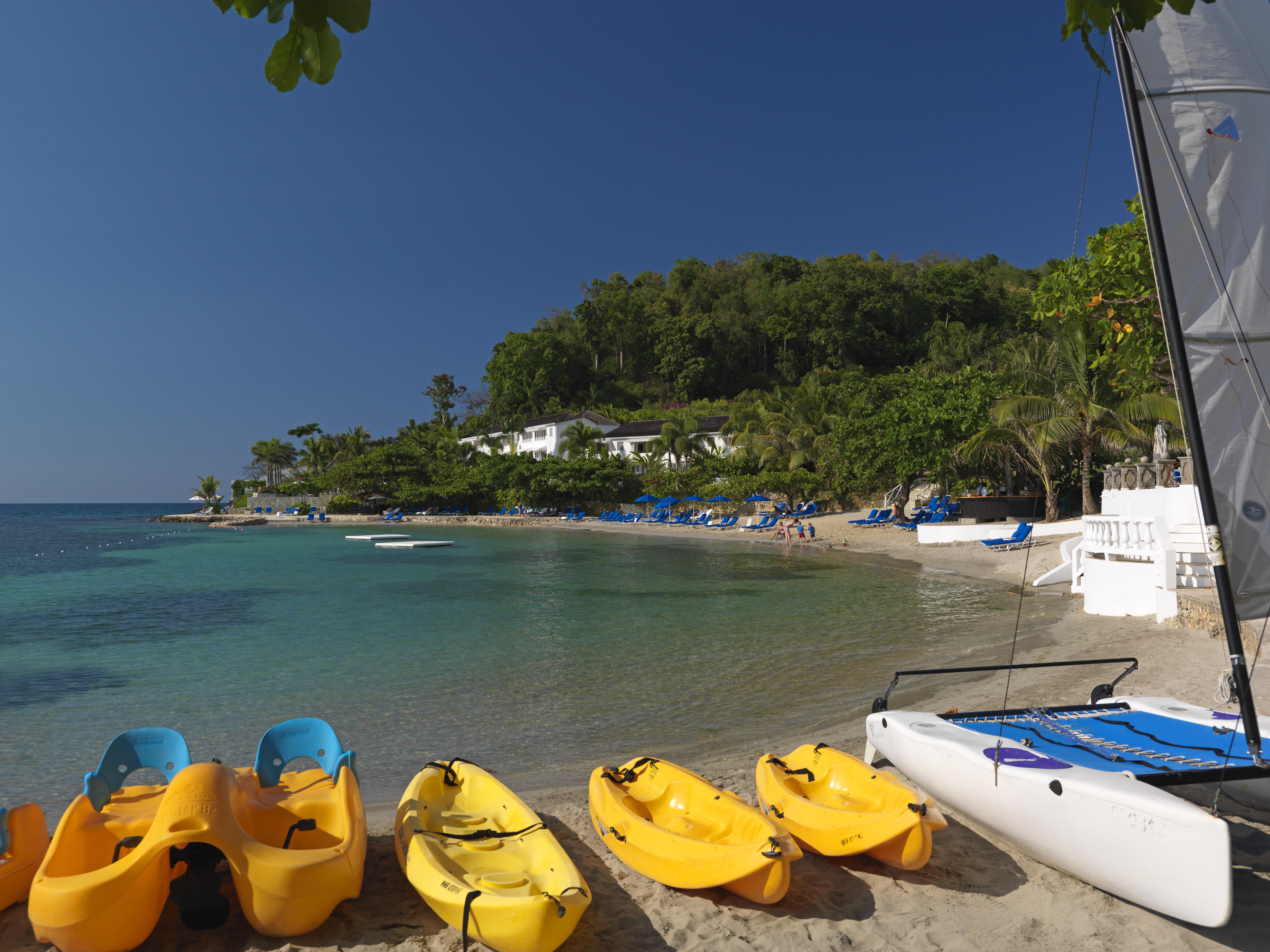 Round Hill & Resort