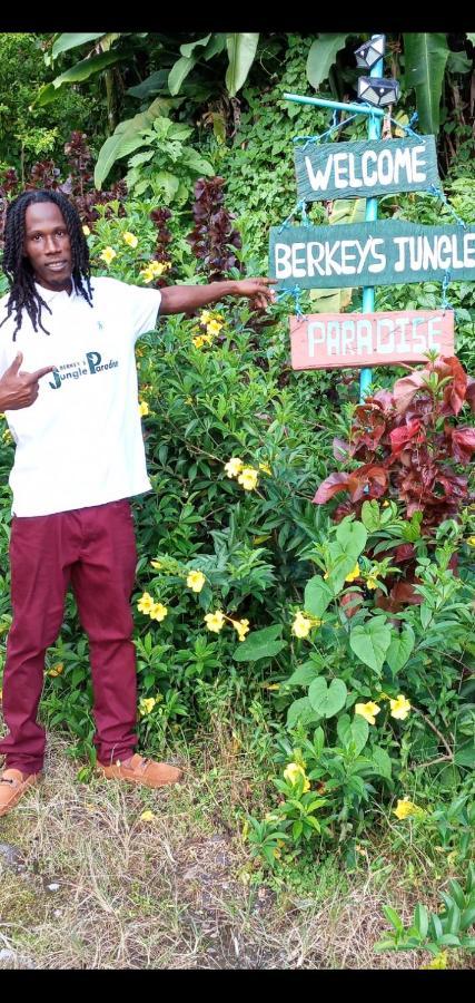 Berkey's Jungle Paradise * Roseau