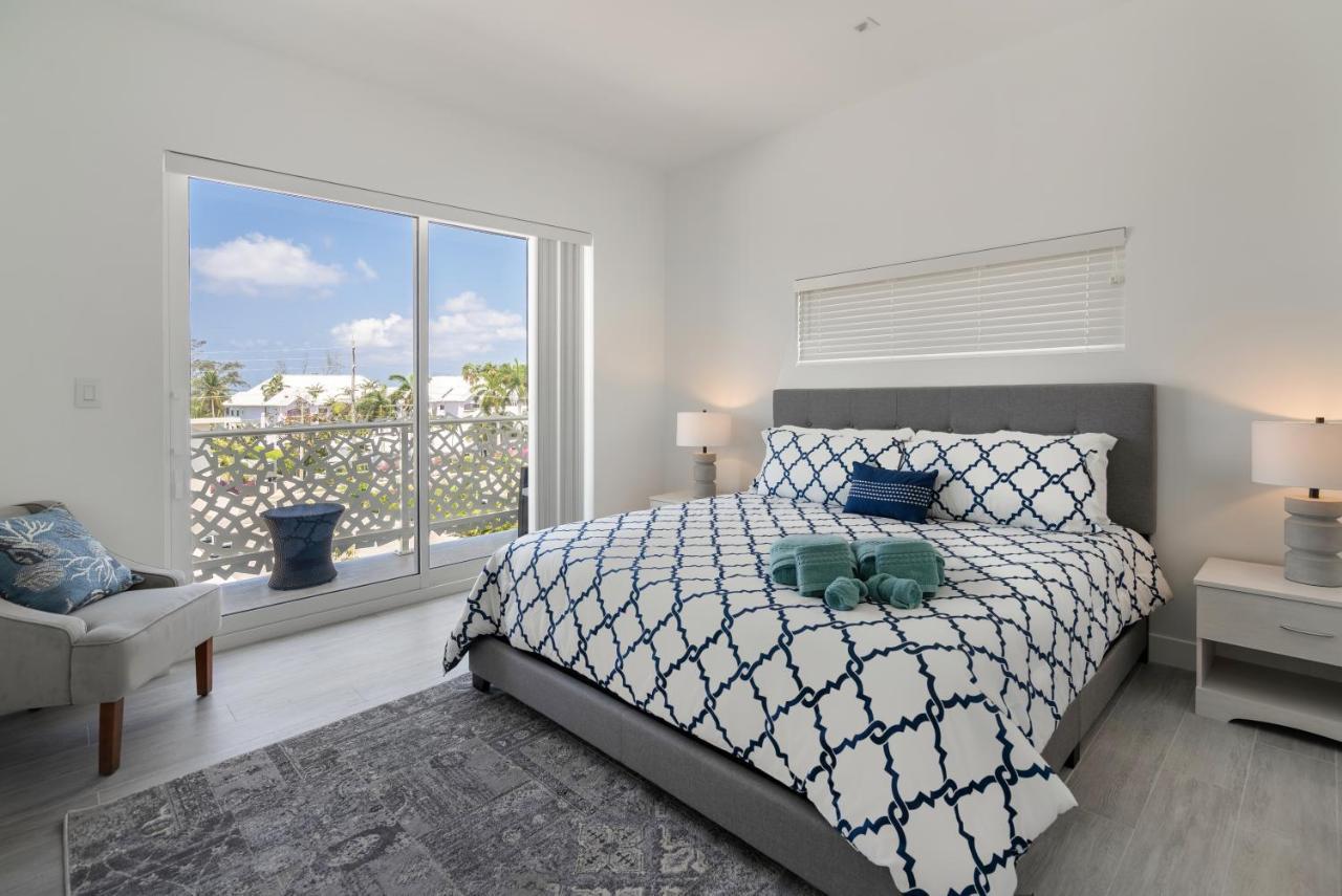 Cayman Luxury At The Grove