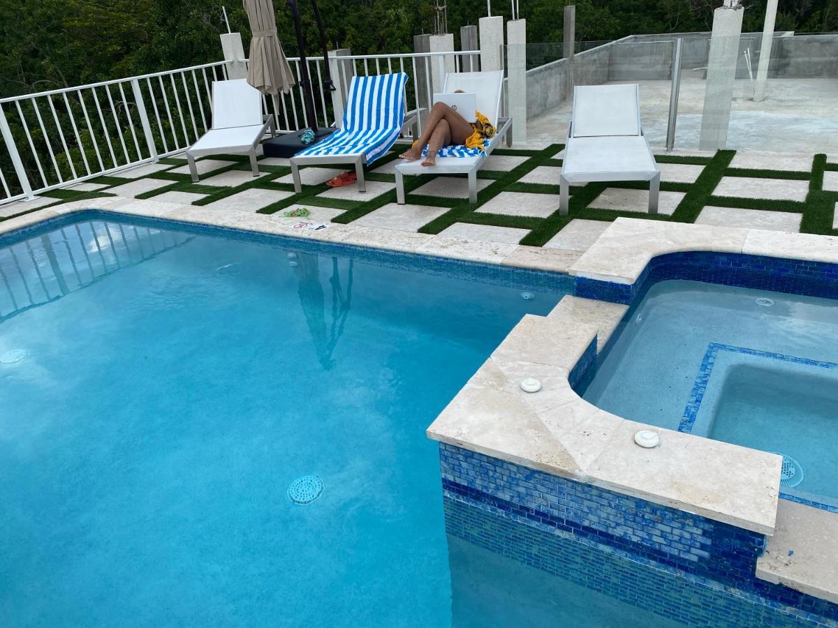 Luxury 2 Bedroom Rooftop Pool View Unit #3 Pousada Falmouth