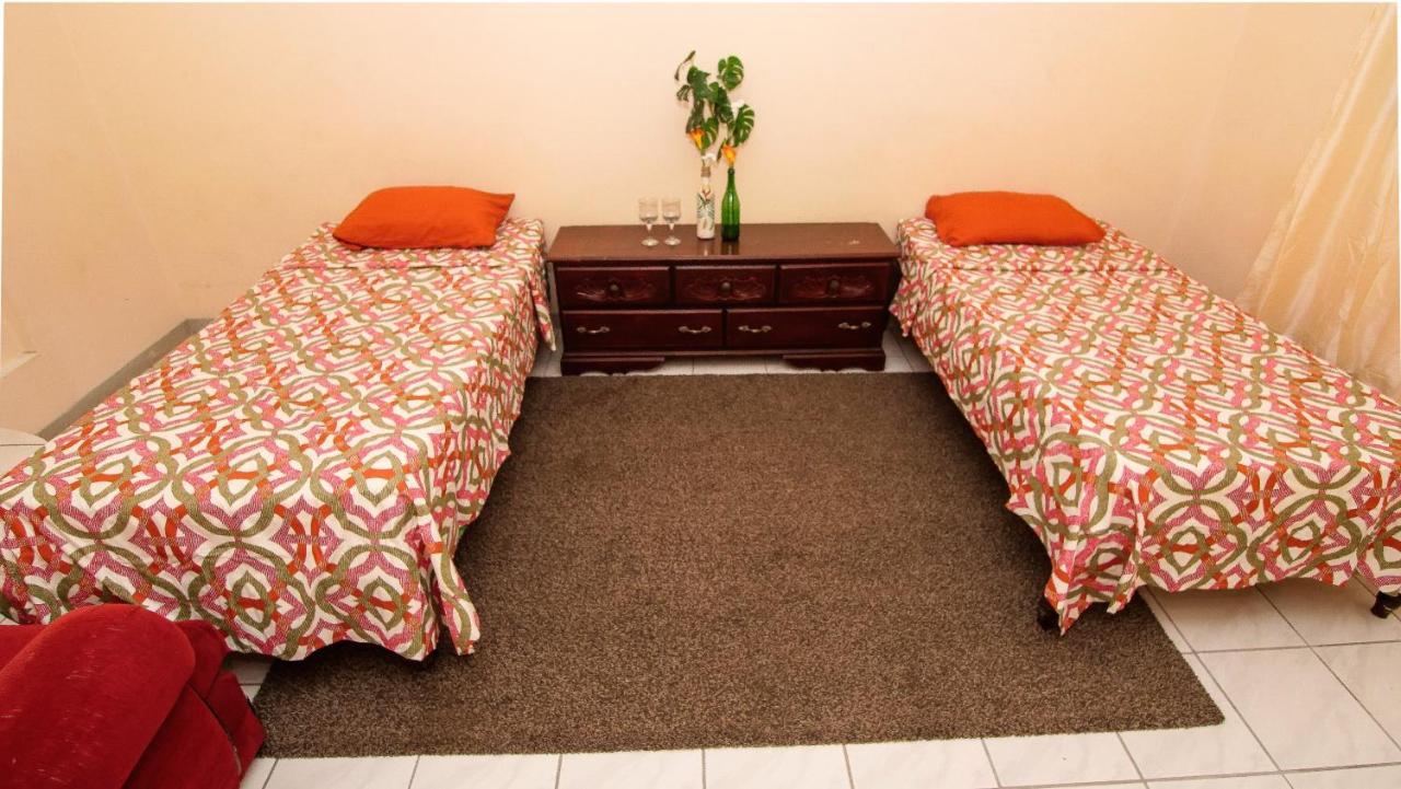 876 Ja Oasis & - By Airport *