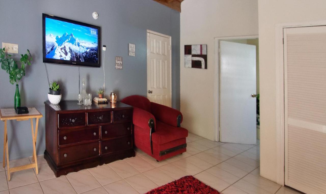 Homestay 876 Ja Oasis & - By Airport Kingston
