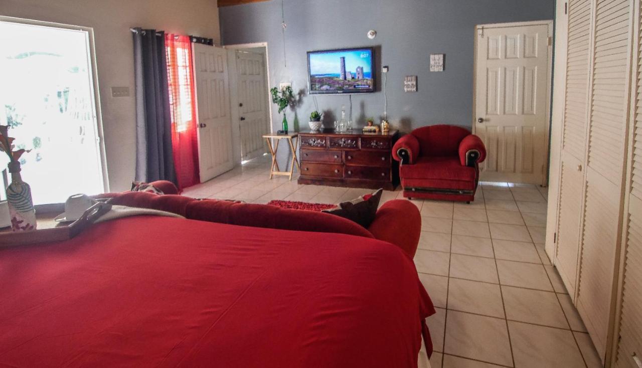 876 Ja Oasis & - By Airport *