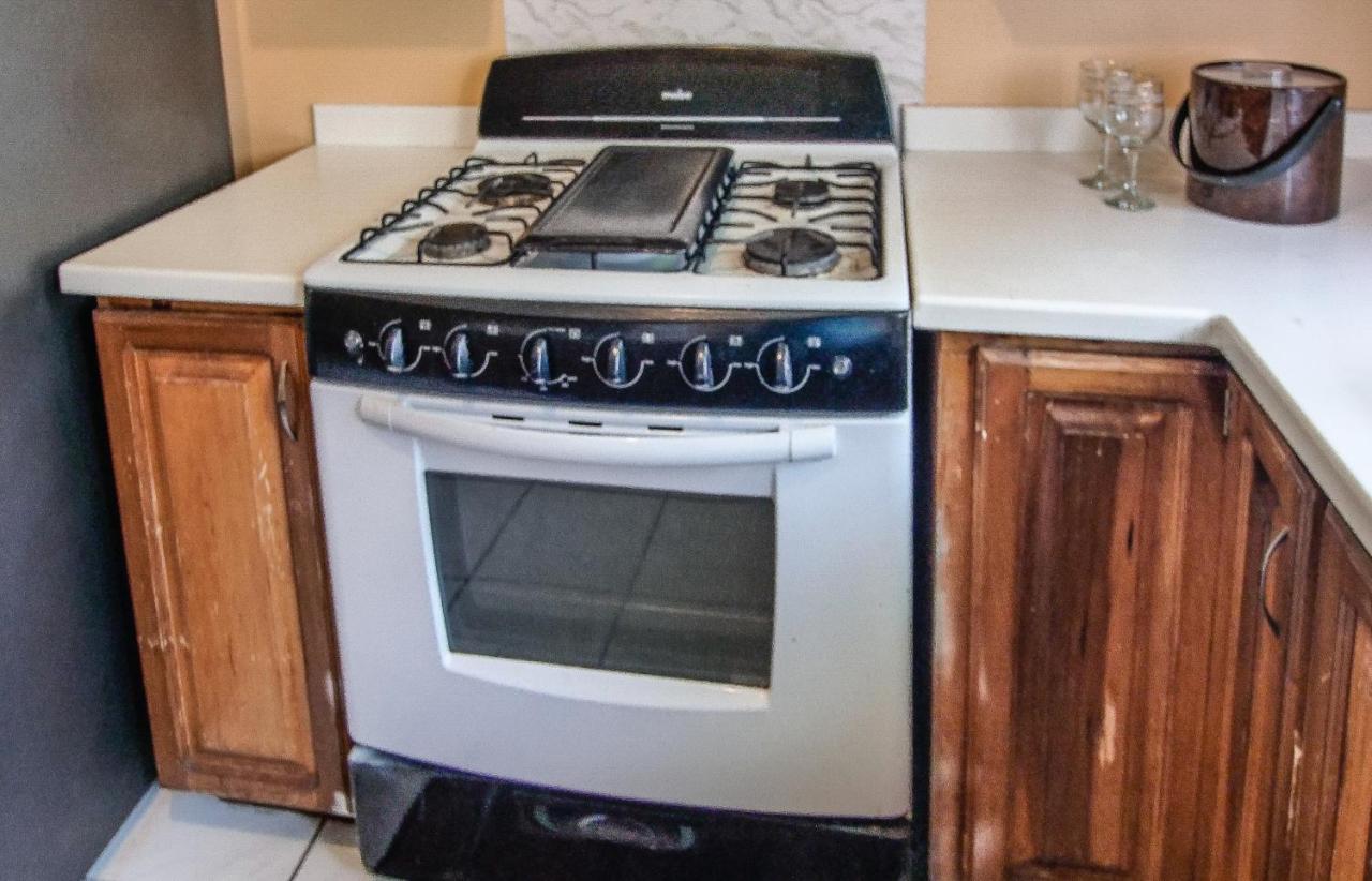 876 Ja Oasis & - By Airport * Kingston