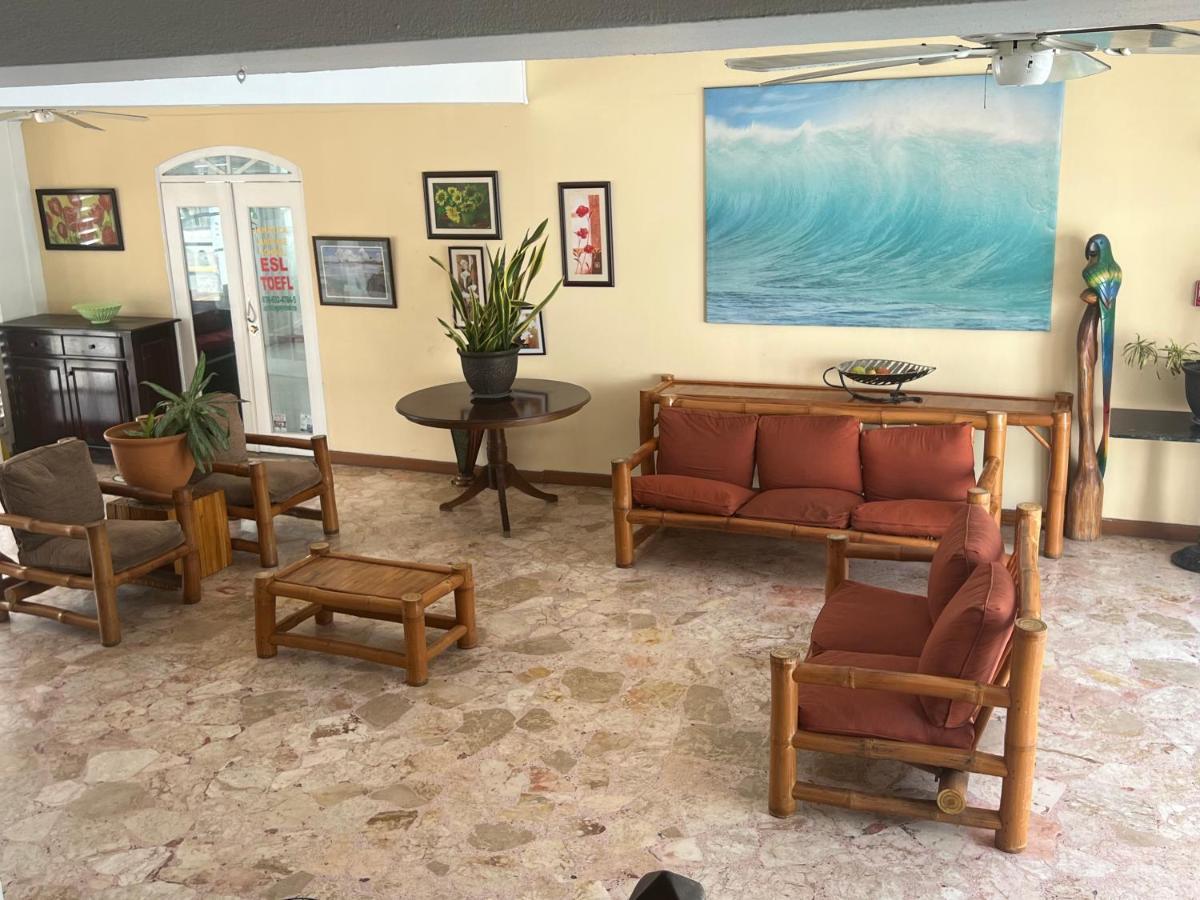 Private 2 Bedroom Beachfront Penthouse Ocho Rios, Jamaica Apartment Ocho Rios