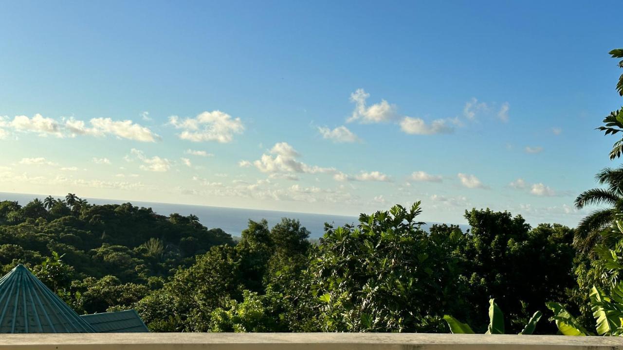 A Luxurious 4-bedroom Private With Games Room, Theatre & Modern Art Villa