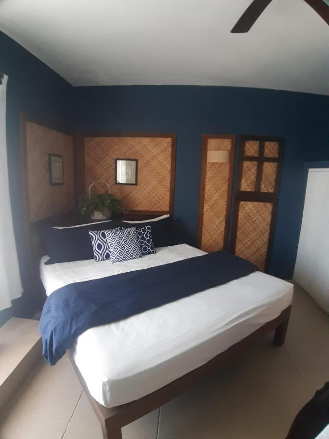 Moxons Club Hotel