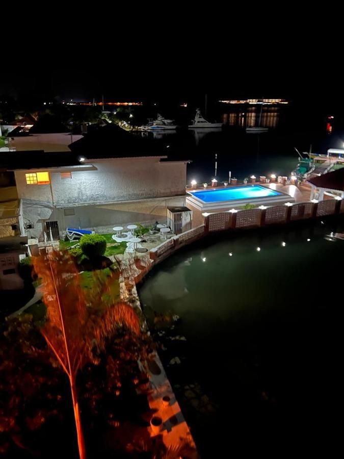 Fisherman's Hotel