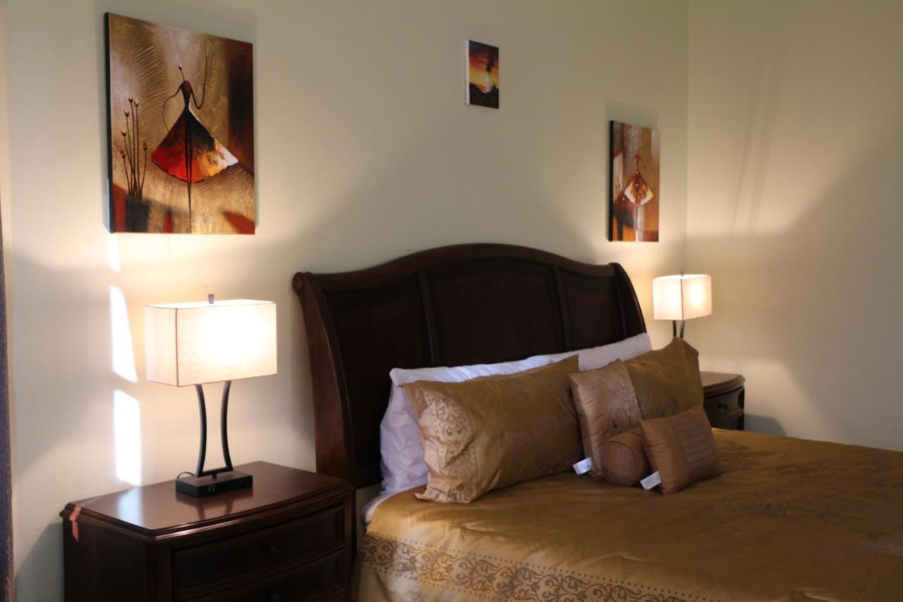A Luxurious 4-bedroom Private With Games Room, Theatre & Modern Art