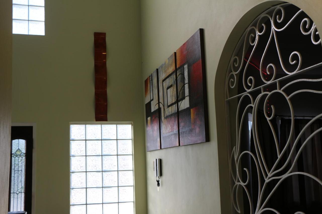 Villa A Luxurious 4-bedroom Private With Games Room, Theatre & Modern Art *