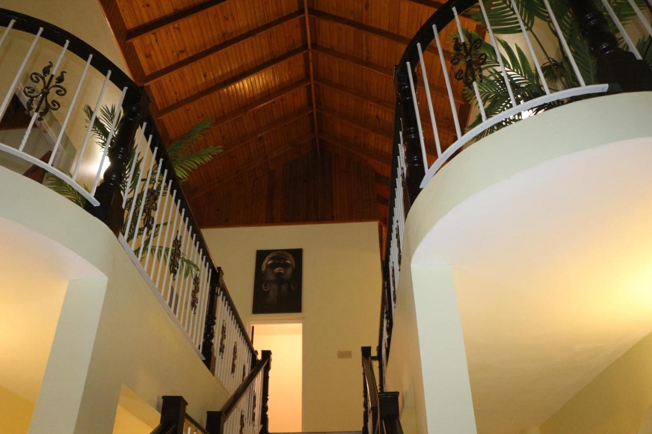 A Luxurious 4-bedroom Private With Games Room, Theatre & Modern Art