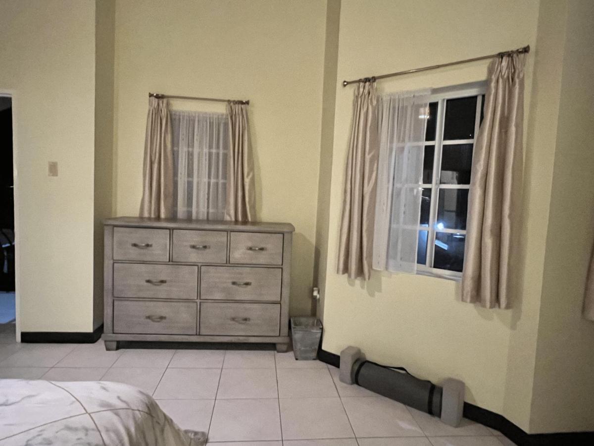 A Luxurious 4-bedroom Private With Games Room, Theatre & Modern Art Villa *