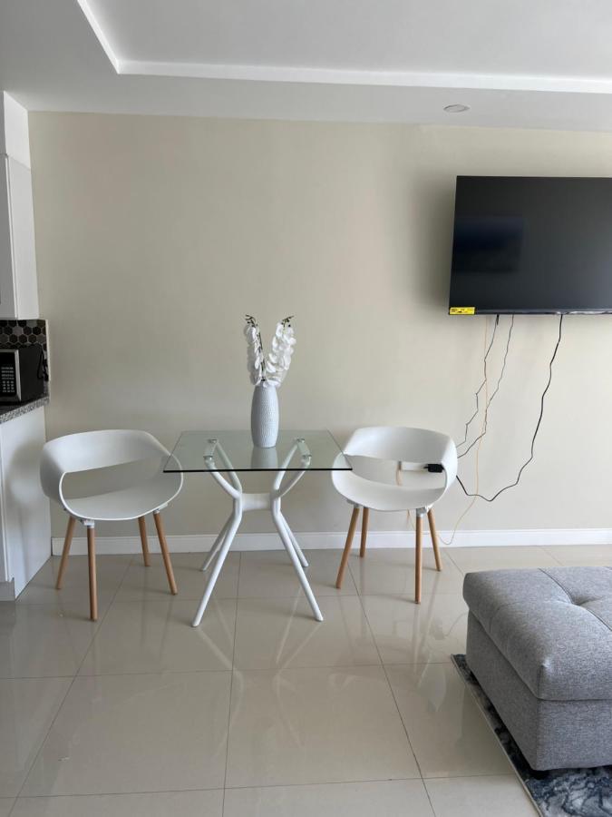 Large Luxurious Front At Bayfront Apartment