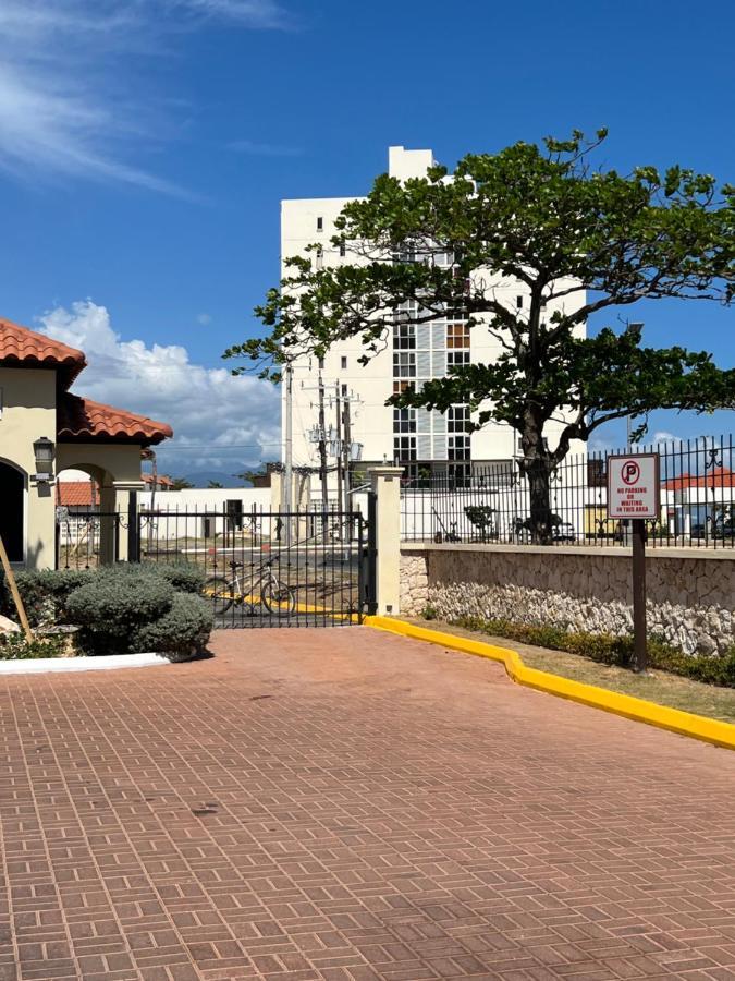 Large Luxurious Front At Bayfront *