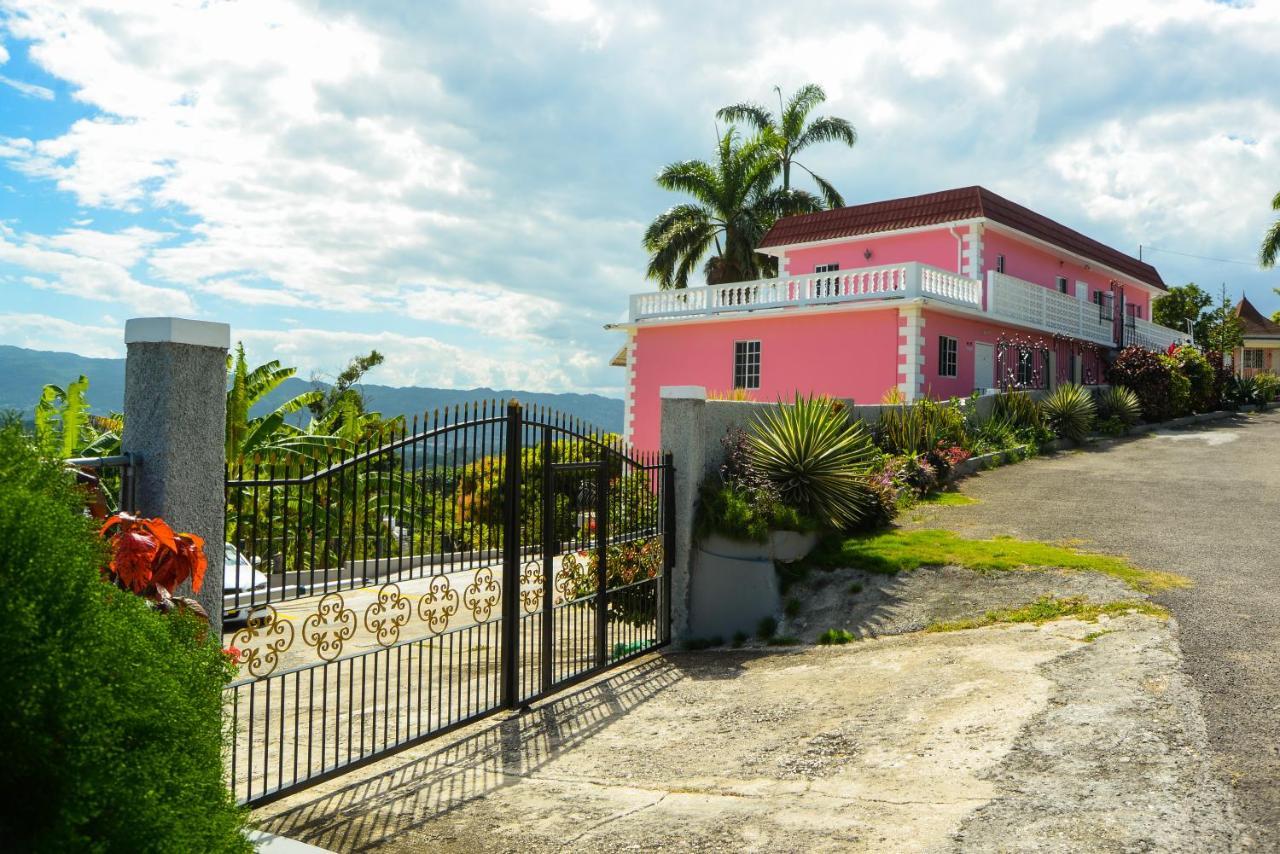 Guest house Three Palm