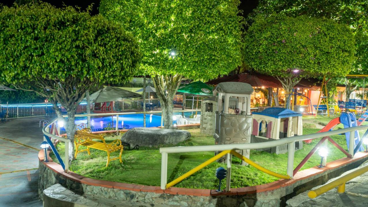 Hotel River Club & 3*