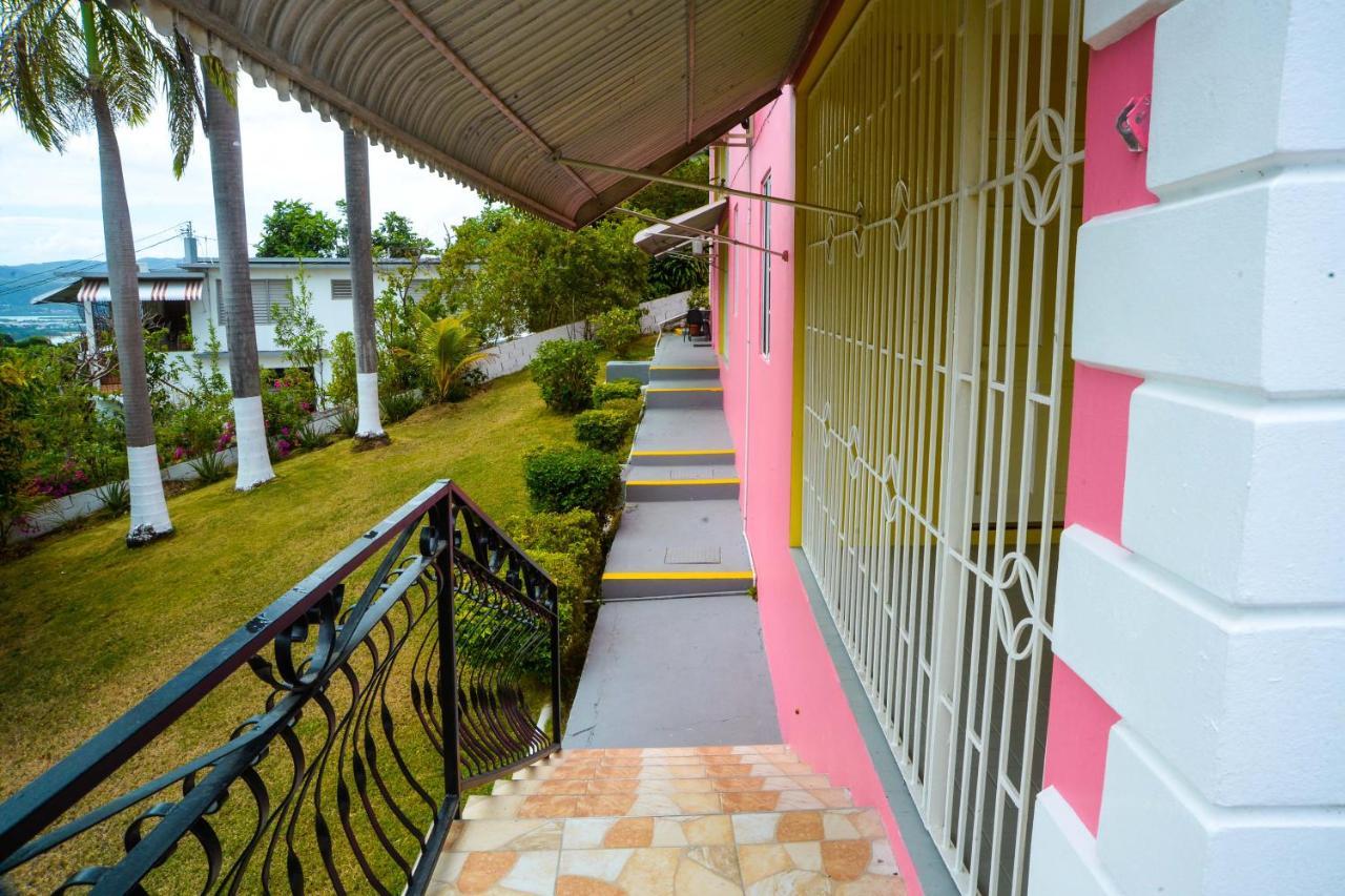Three Palm Guest house Montego Bay