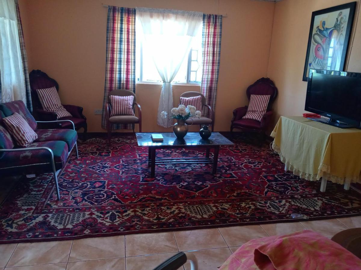 Twin Court Retreat *