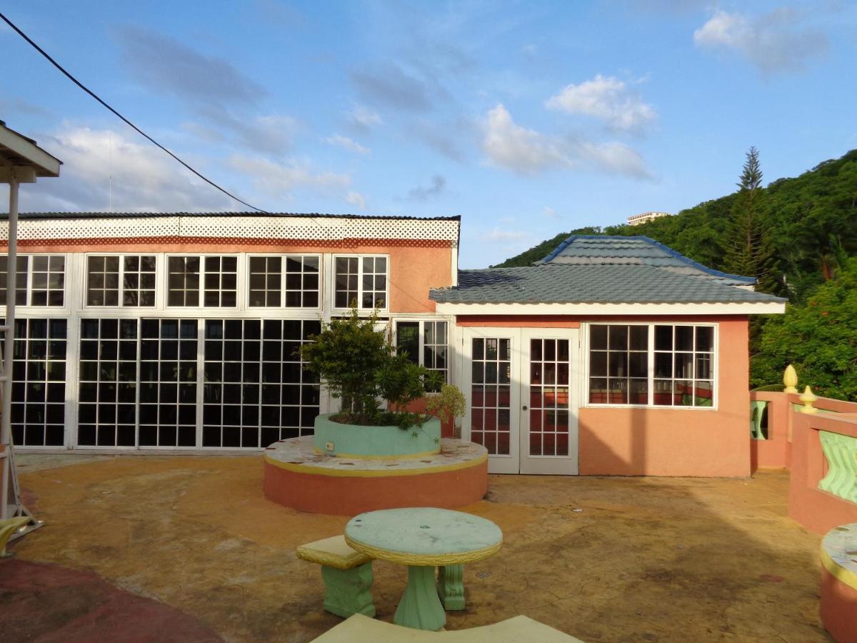 Tropical Court 3* Montego Bay