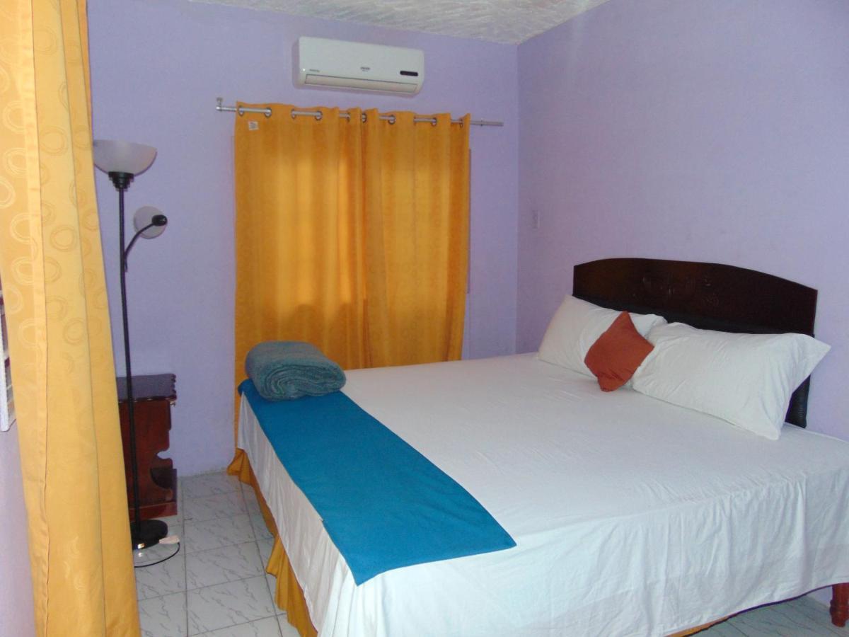 Tropical Court Hotel