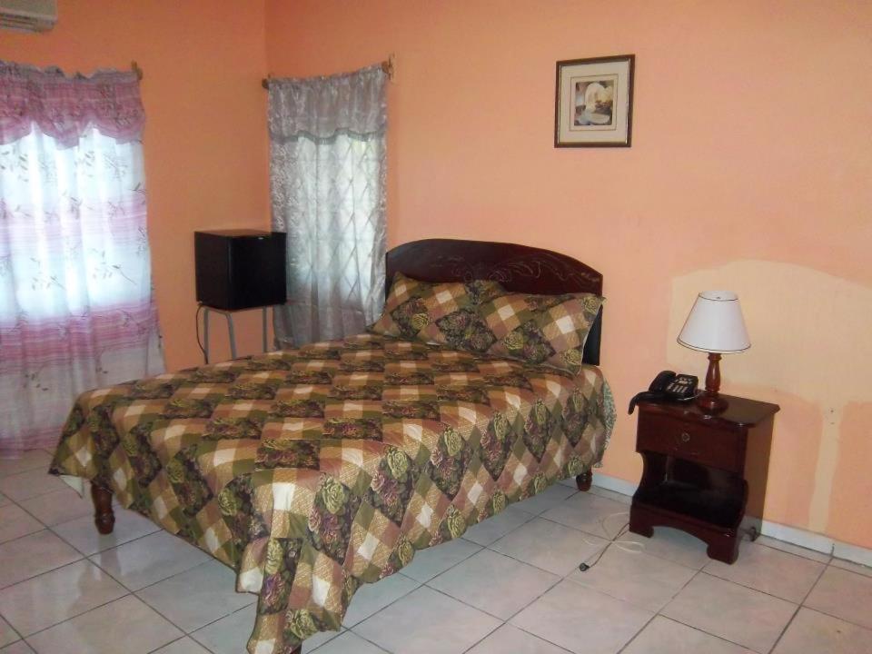 Tropical Court 3* Montego Bay