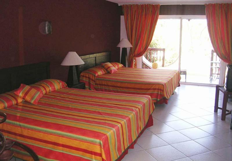 Tropical Court Hotel 3*