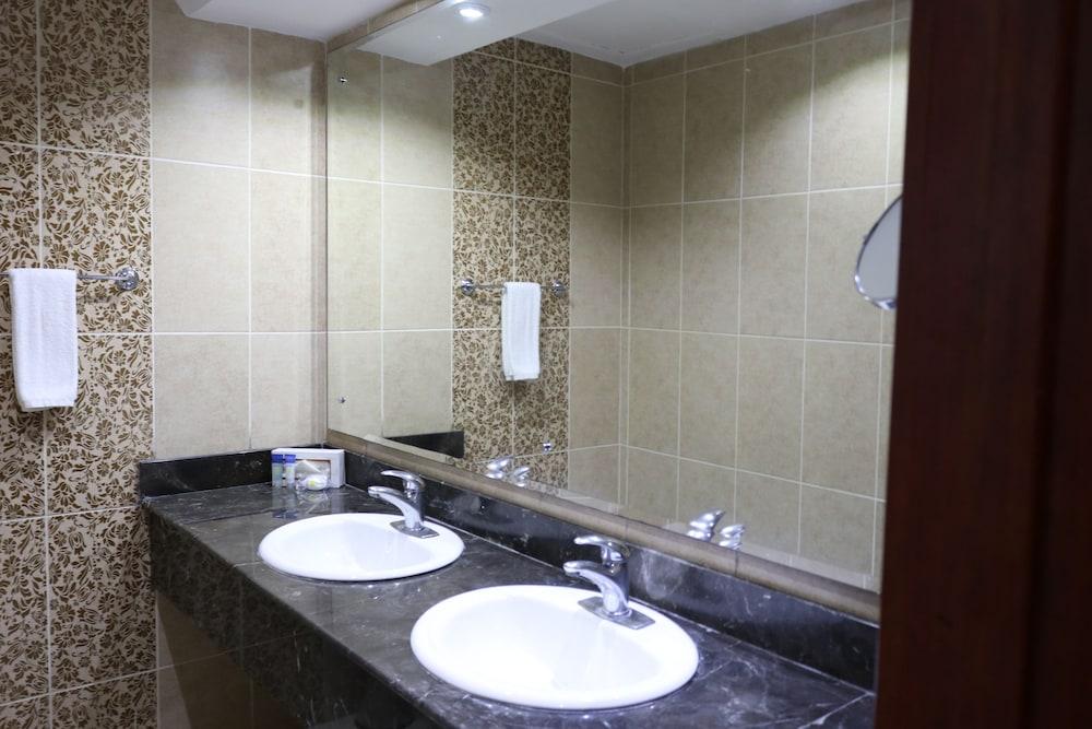 Hotel Ramada By Wyndham Princess 3*