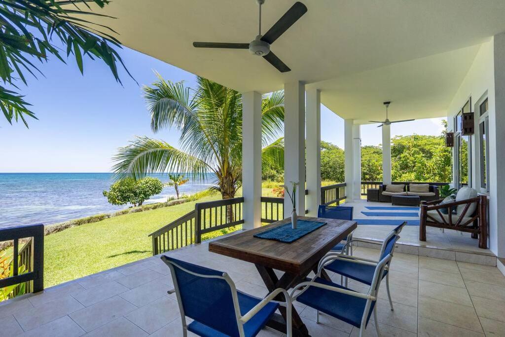 Ivy's Cove Side - Luxury * Whitehouse